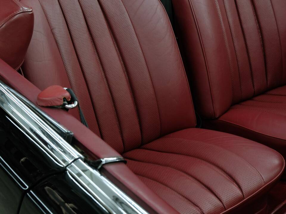 Image 48/50 of Mercedes-Benz 220 SE b (1963)