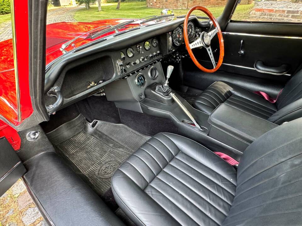Bild 26/30 von Jaguar E-Type 4.2 (1966)