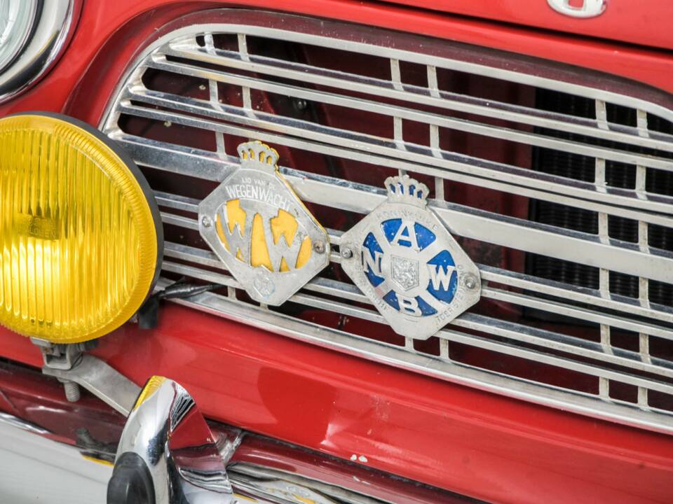 Image 27/50 of Volvo P 123 GT (1968)