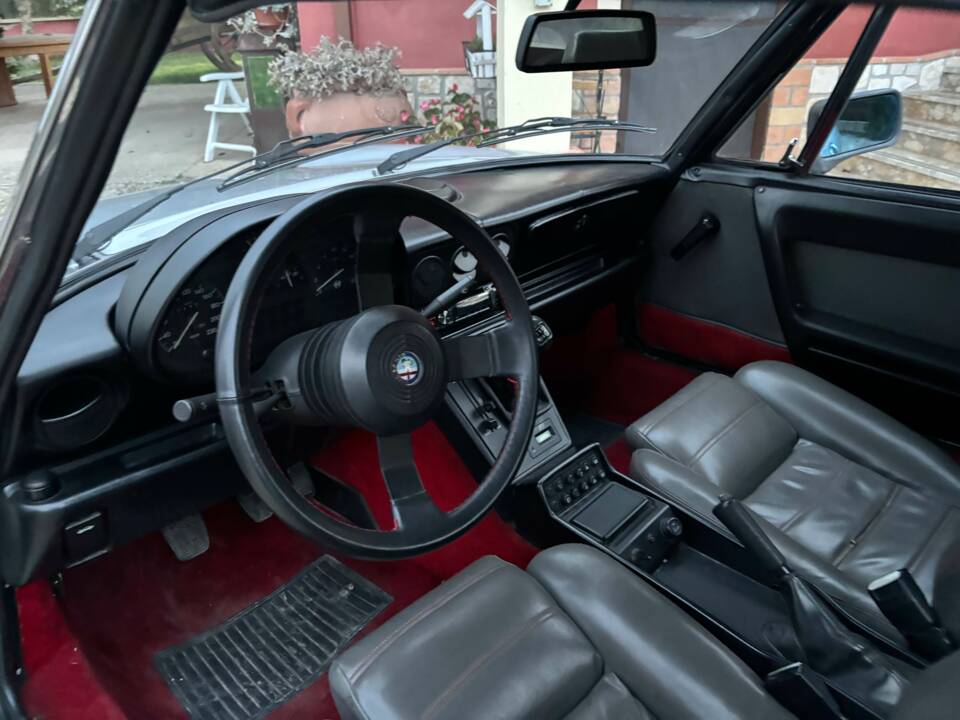 Immagine 15/22 di Alfa Romeo Spider Quadrifoglio (1985)