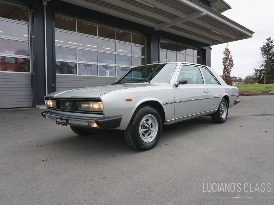 Image 2/66 of FIAT 130 Coupé (1972)