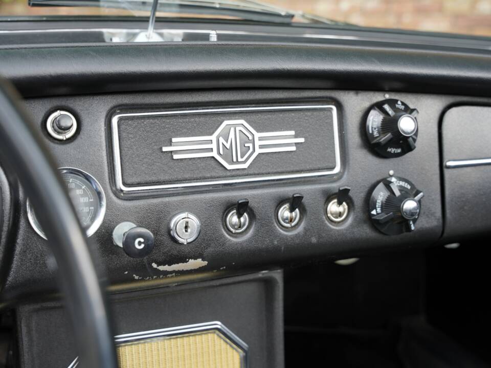 Bild 33/50 von MG MGB (1966)