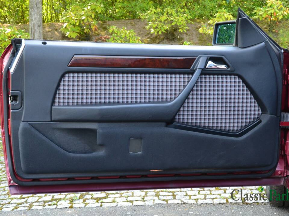 Bild 25/50 von Mercedes-Benz E 200 (1994)