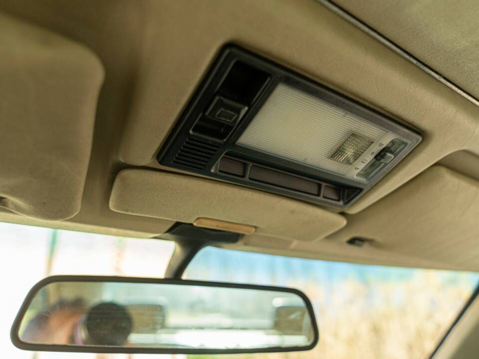 Bild 30/50 von Mercedes-Benz 200 CE (1992)