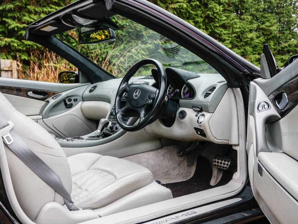 Immagine 4/46 di Mercedes-Benz SL 65 AMG (2005)
