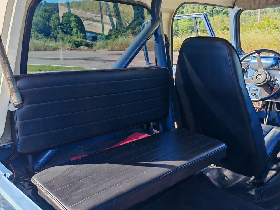 Image 24/31 of Jeep CJ-7 2.4L Diesel (1983)