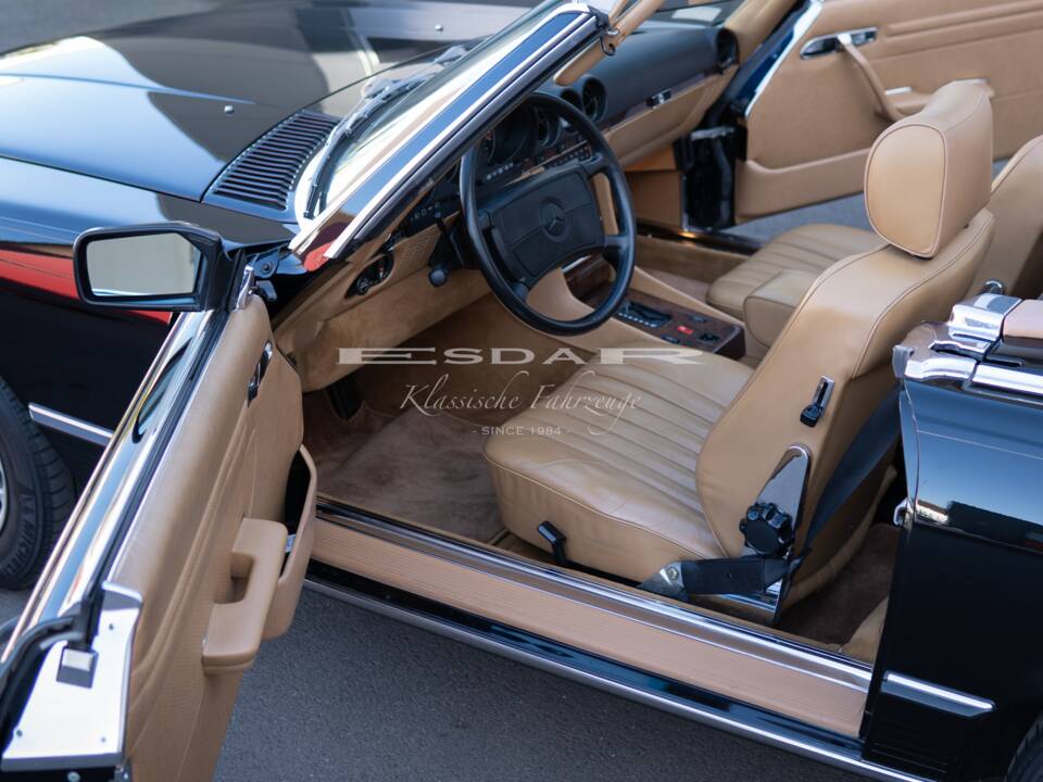 Image 32/37 of Mercedes-Benz 560 SL (1989)