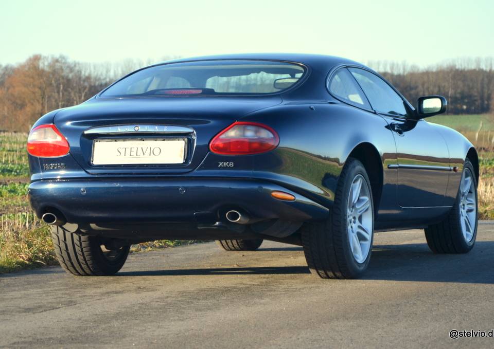 Image 6/15 of Jaguar XK8 4.0 (2000)
