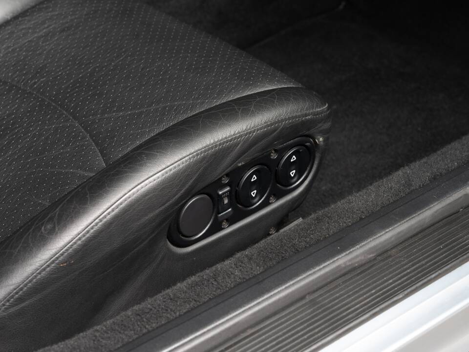 Image 26/32 de Porsche 911 Carrera 4S (1998)