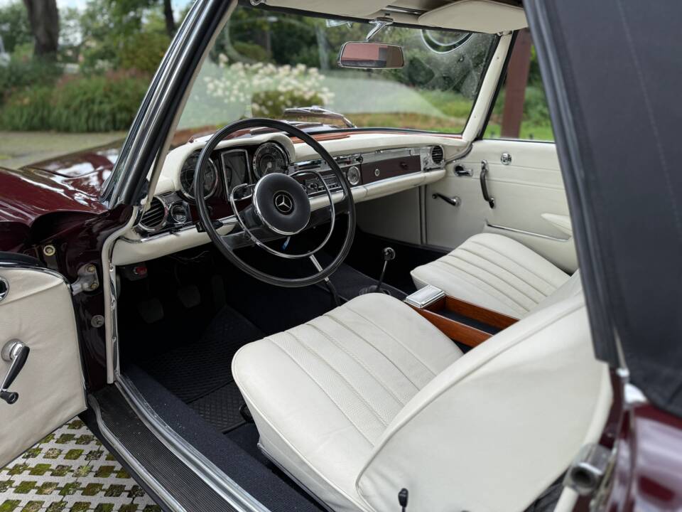 Image 13/26 de Mercedes-Benz 230 SL (1965)