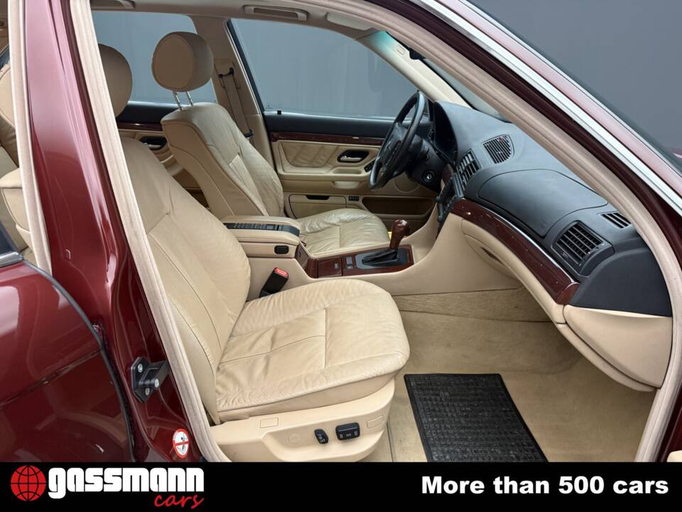 Obraz 14/15 pojazdu BMW 735i (2000)