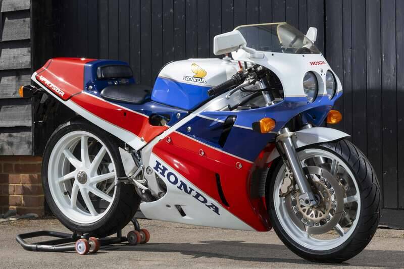 Image 3/50 of Honda VFR 750R RC 30 (1989)