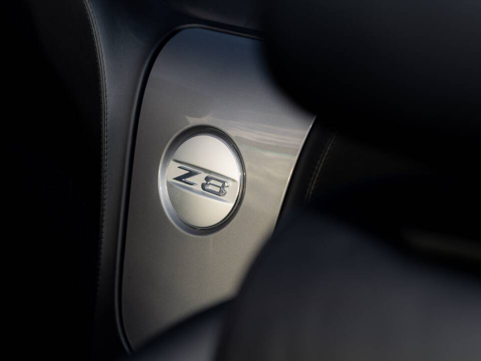 Image 69/84 of BMW Z8 (2001)