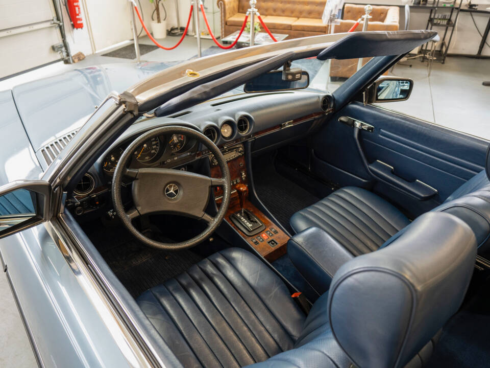 Immagine 20/33 di Mercedes-Benz 500 SL (1985)