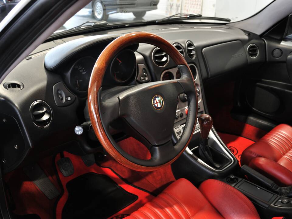 Immagine 32/39 di Alfa Romeo GTV 2.0 JTS (2005)