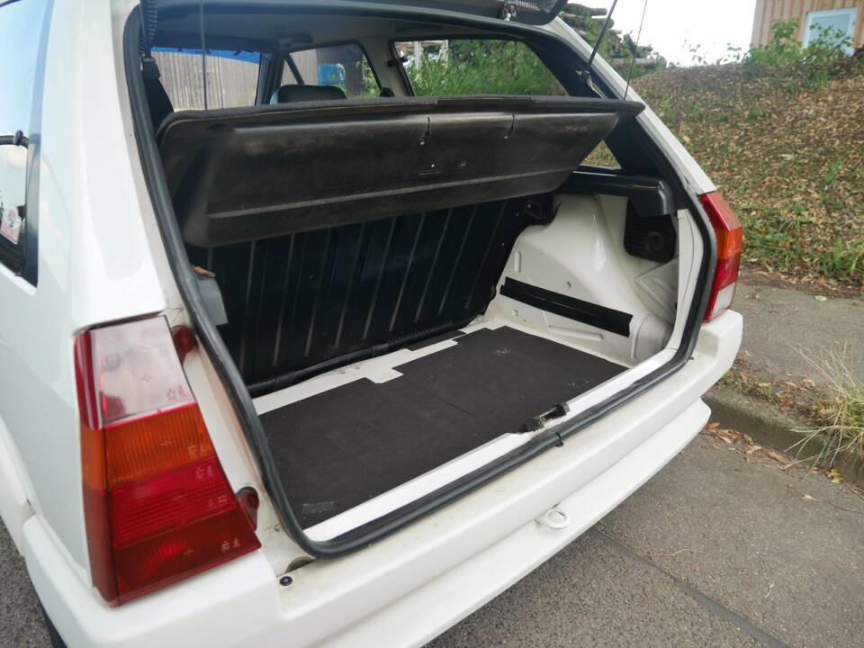 Image 16/26 of Citroën AX Sport (1987)