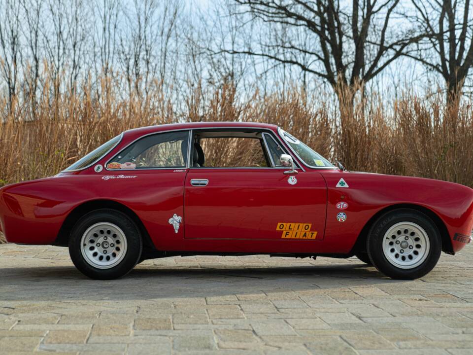 Bild 4/50 von Alfa Romeo 2000 GT Veloce (1973)