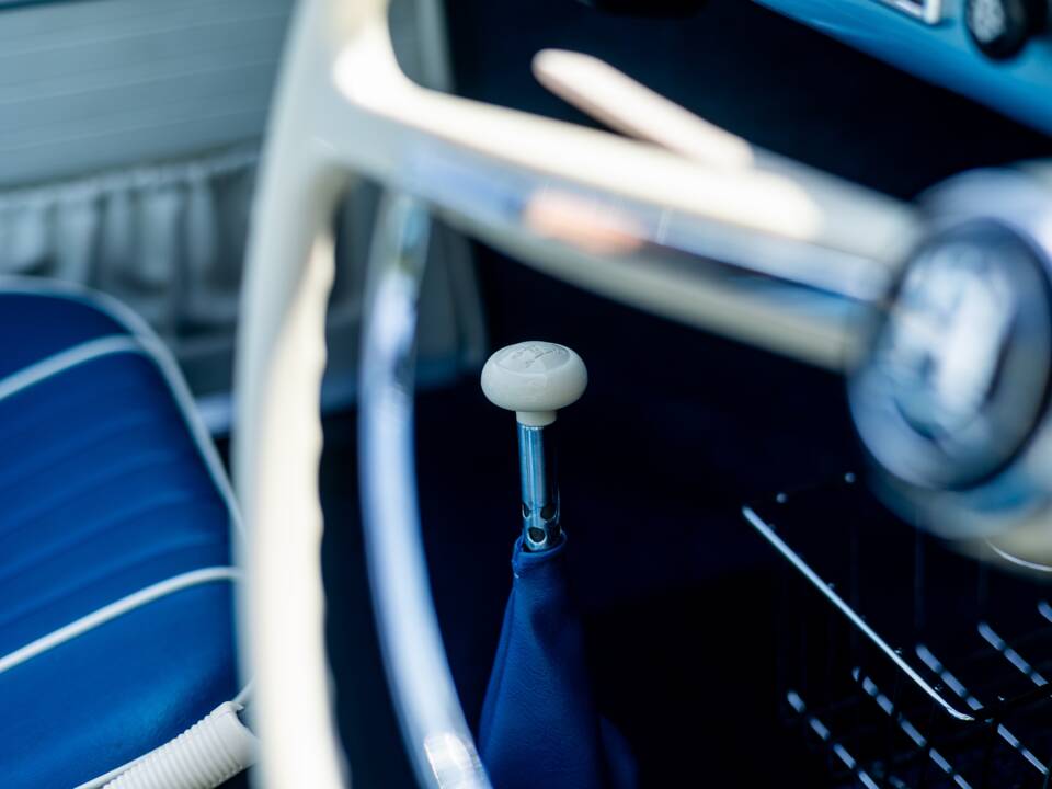 Image 41/50 of Volkswagen Karmann Ghia 1500 (1971)