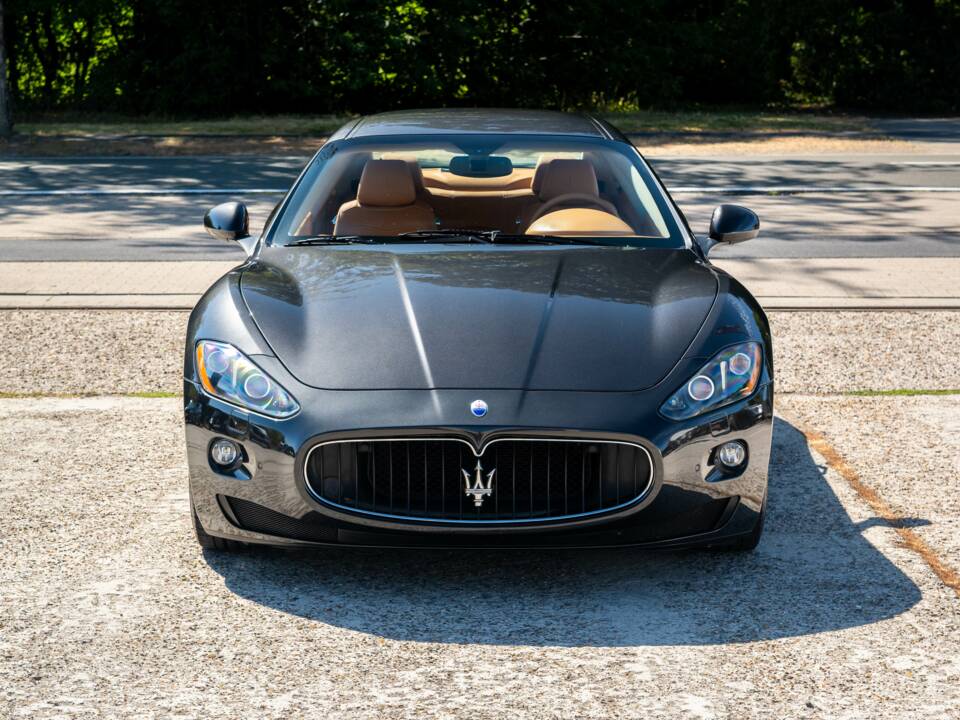 Bild 10/37 von Maserati GranTurismo S (2010)