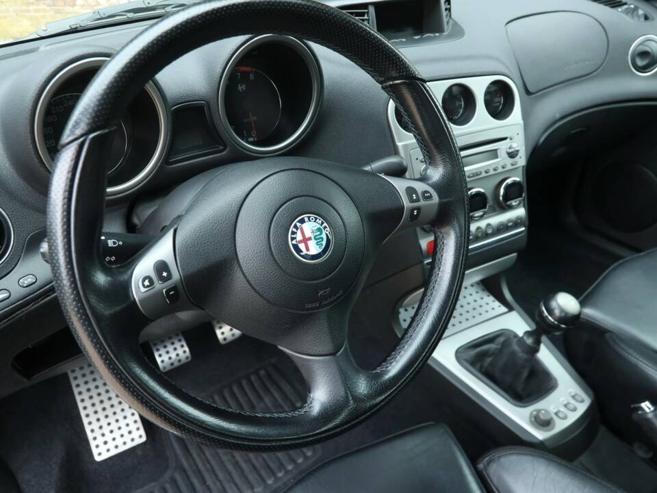Afbeelding 44/50 van Alfa Romeo 156 3.2 V6 GTA (2004)