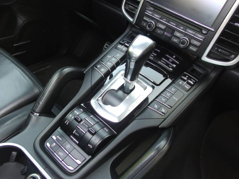 Image 60/96 of Porsche Cayenne S Diesel (2013)