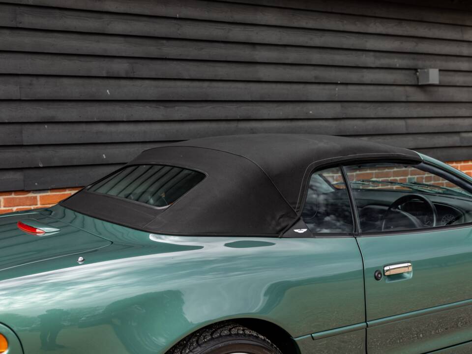 Bild 45/83 von Aston Martin DB 7 Vantage Volante (2001)
