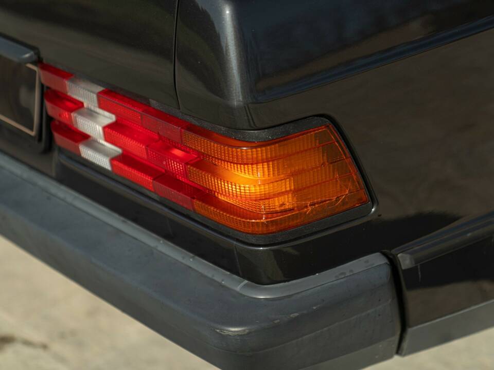 Imagen 11/50 de Mercedes-Benz 190 E (1988)