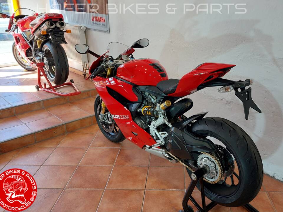 Image 11/30 of Ducati DUMMY (2012)