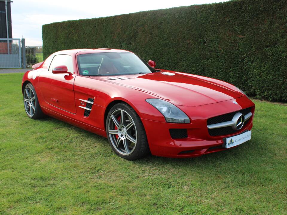 Image 8/57 of Mercedes-Benz SLS AMG (2010)