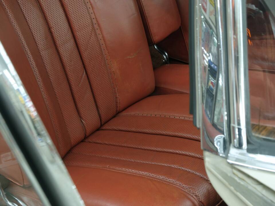 Image 38/50 of Mercedes-Benz 300 SE (1966)