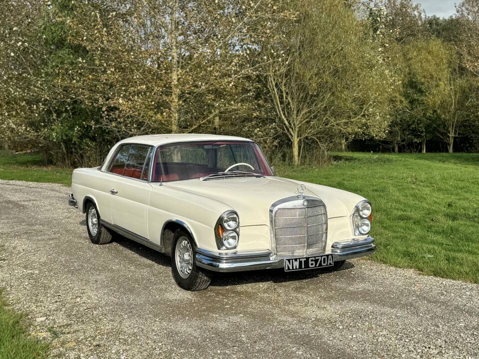 Image 1/132 of Mercedes-Benz 220 SE b (1963)