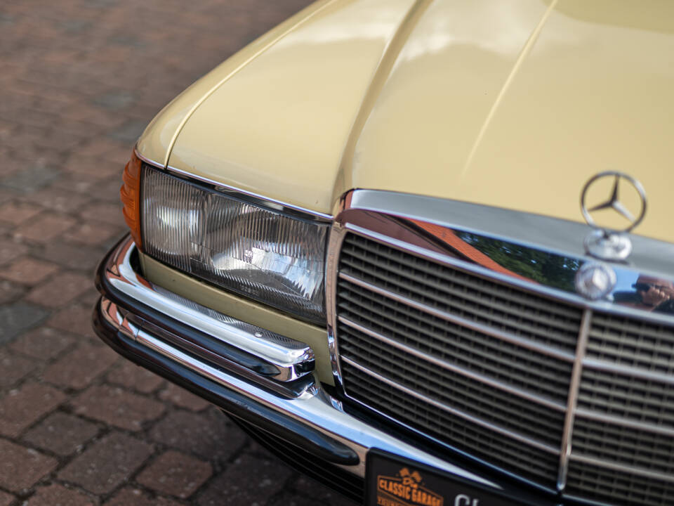Image 3/40 of Mercedes-Benz 350 SE (1975)