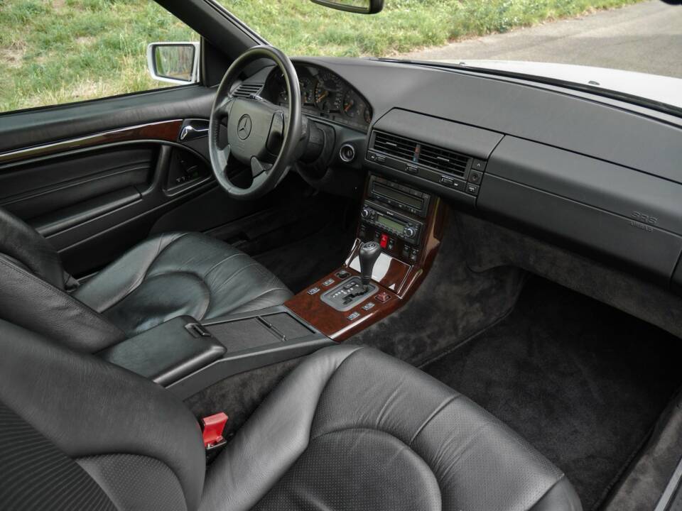Image 25/50 of Mercedes-Benz SL 500 (1900)
