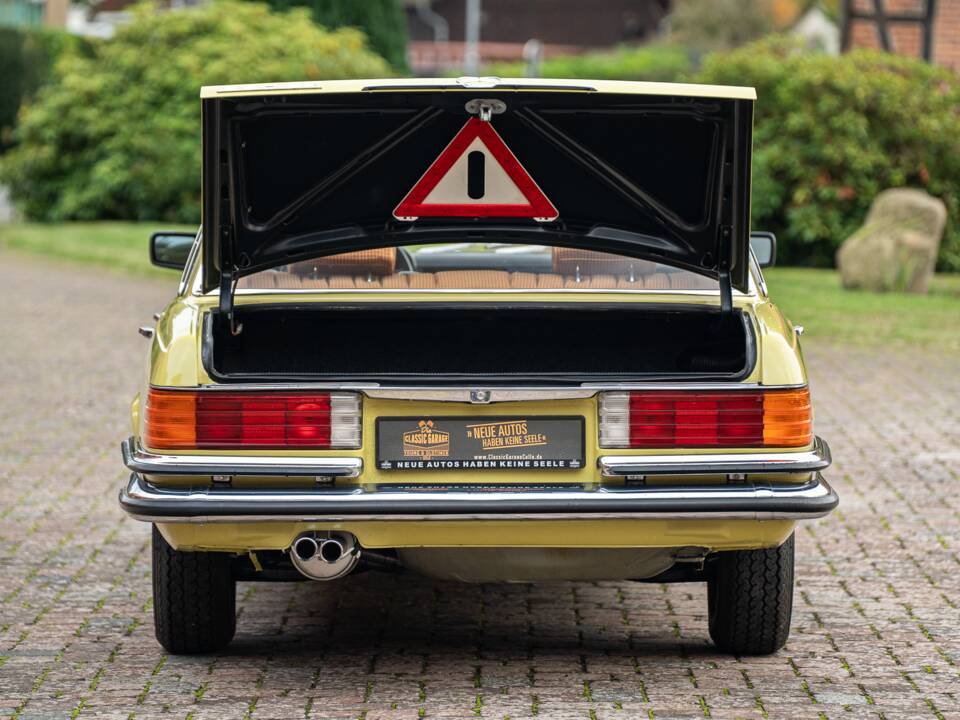 Afbeelding 18/75 van Mercedes-Benz 280 SE (1976)