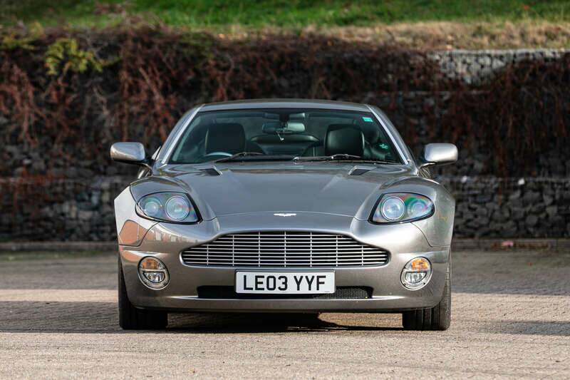 Image 6/39 of Aston Martin V12 Vanquish (2003)