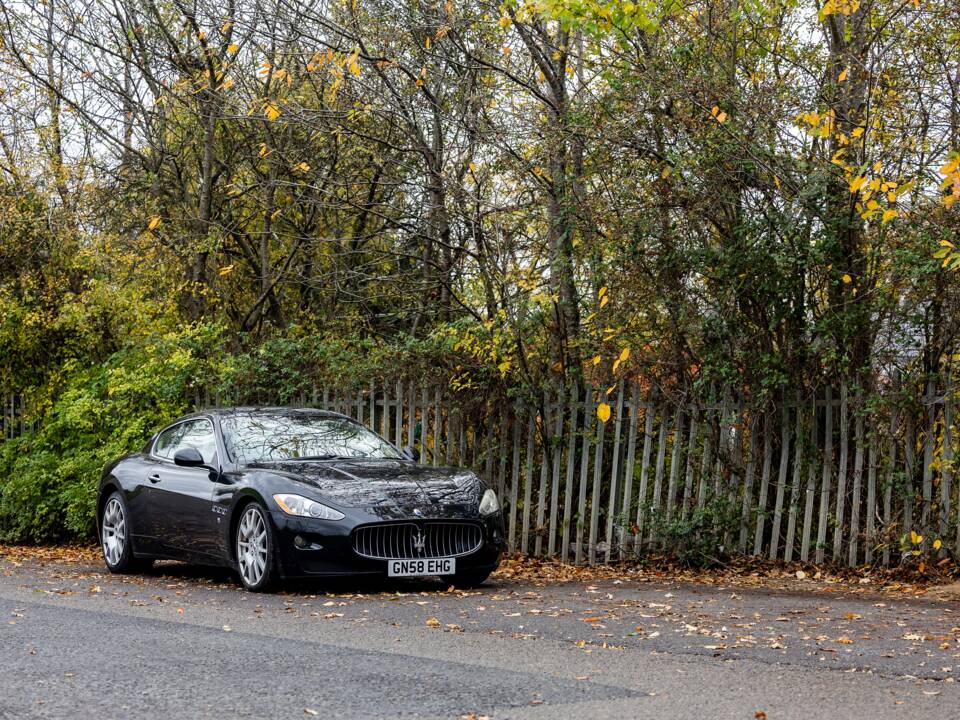 Bild 39/50 von Maserati GranTurismo 4.2 (2008)