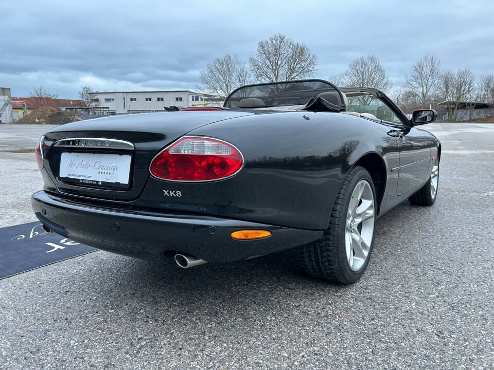 Imagen 5/35 de Jaguar XK8 4.0 (2002)