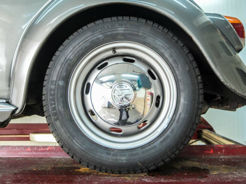 Image 46/50 of Volkswagen Beetle 1303 LS (1971)