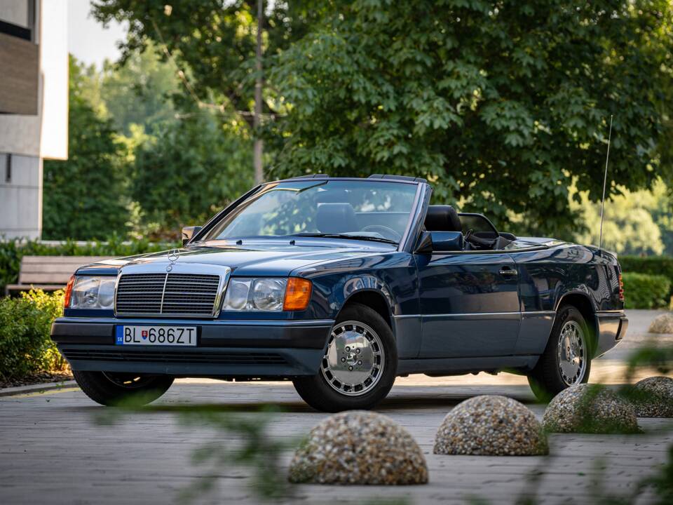 Obraz 33/50 pojazdu Mercedes-Benz 300 CE-24 (1992)