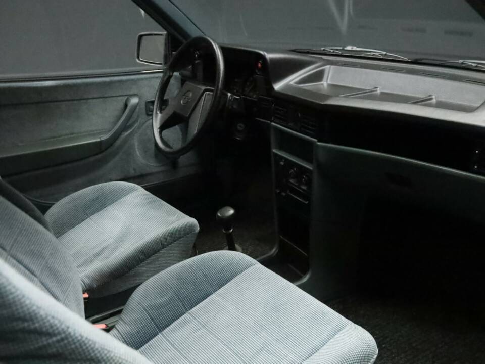 Afbeelding 50/50 van Opel Kadett 2,0i GSi (1988)