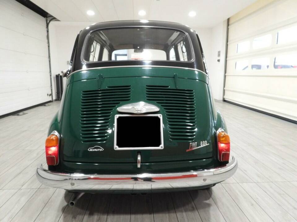 Image 8/10 of FIAT 600 D Multipla (1966)