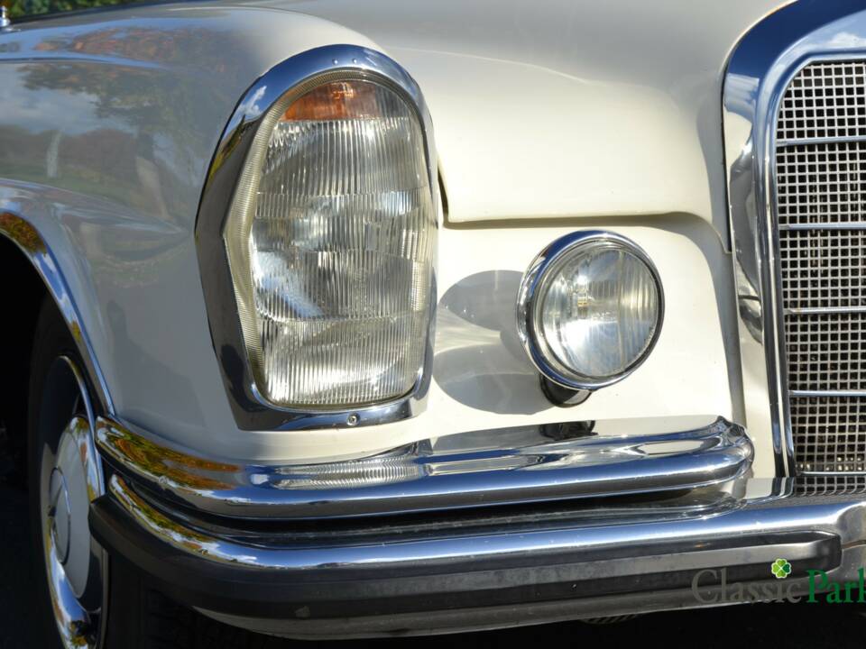 Image 41/50 of Mercedes-Benz 250 SE (1966)