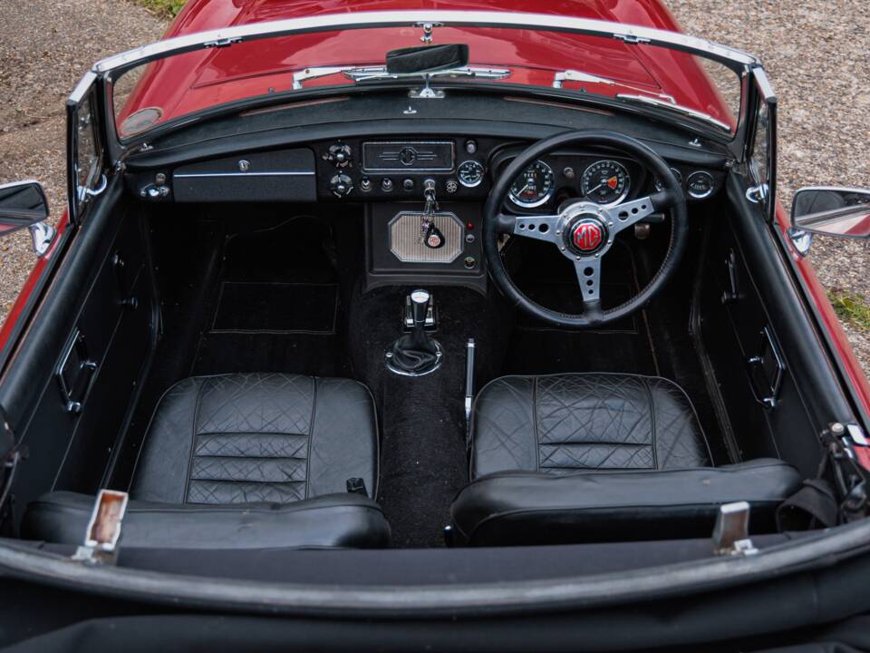 Bild 10/25 von MG MGB V8 (1969)