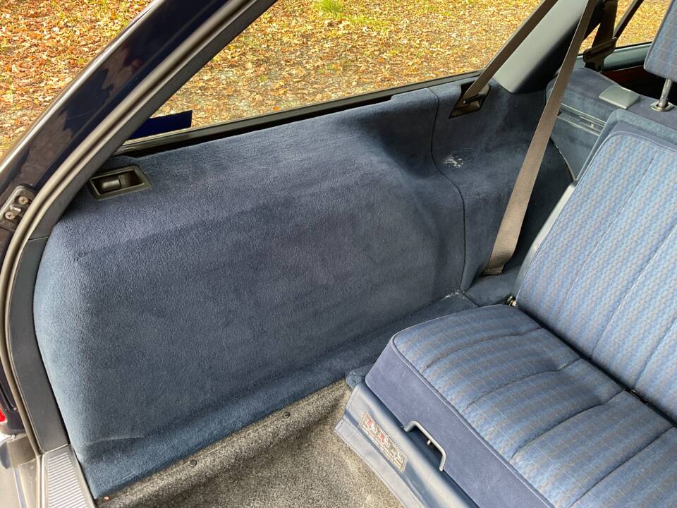 Image 88/149 of Mercedes-Benz 320 TE (1993)