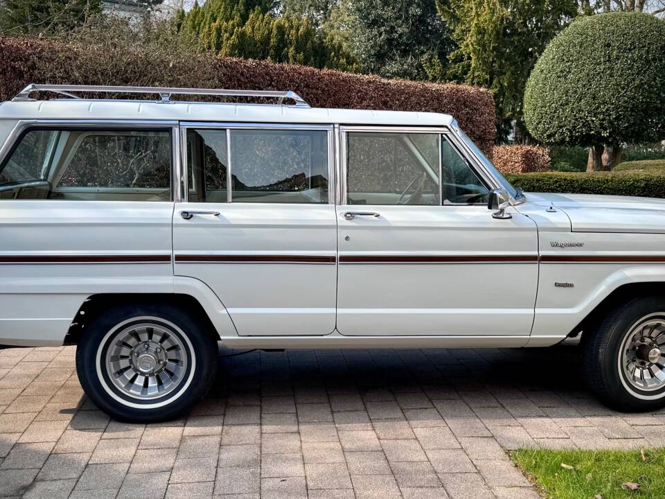 Image 3/50 of Jeep Wagoneer Brougham (1982)