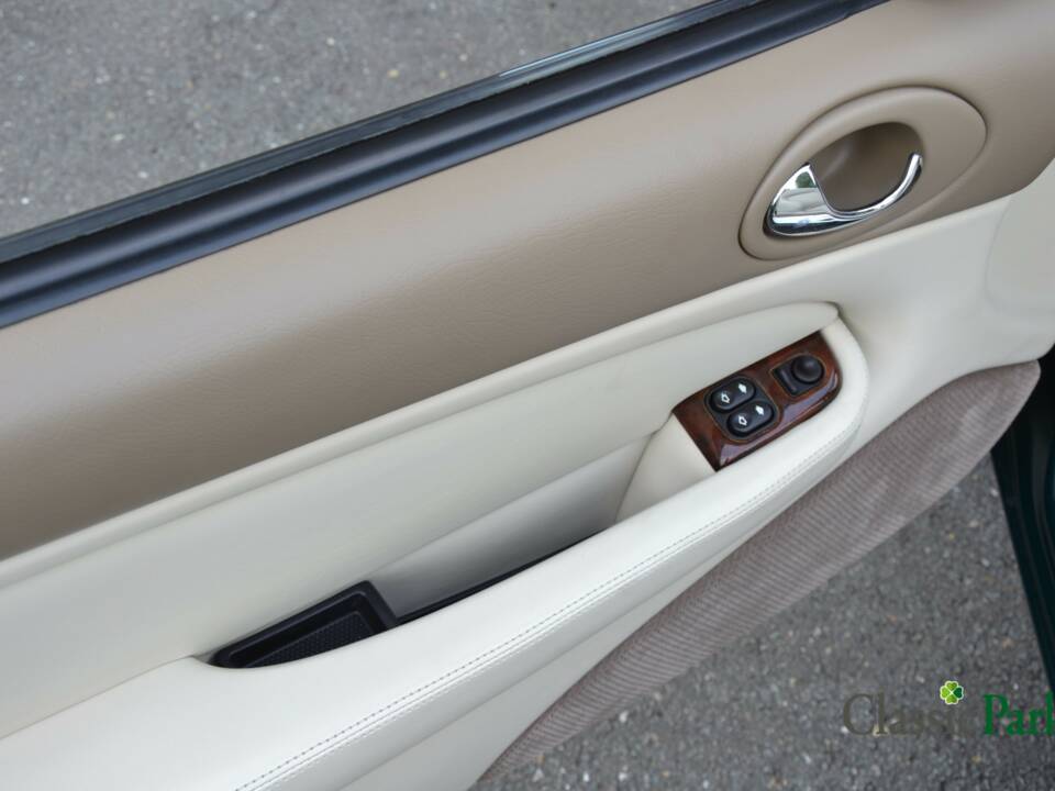 Imagen 28/50 de Jaguar XK8 4.0 (1998)