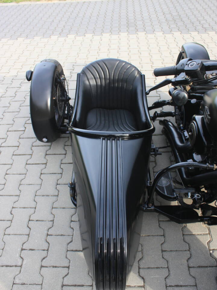 Image 12/33 of Harley-Davidson DUMMY (2004)