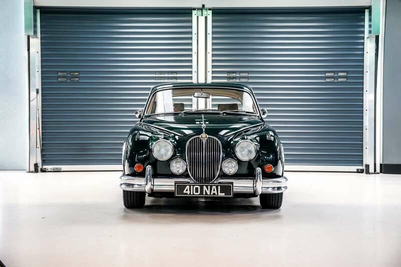 Image 6/24 of Jaguar Mk II 3.8 (1962)