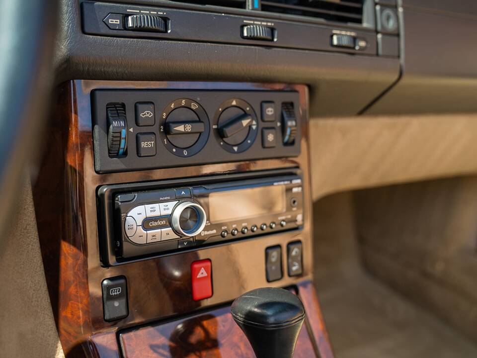 Image 34/44 de Mercedes-Benz 500 SL (1990)
