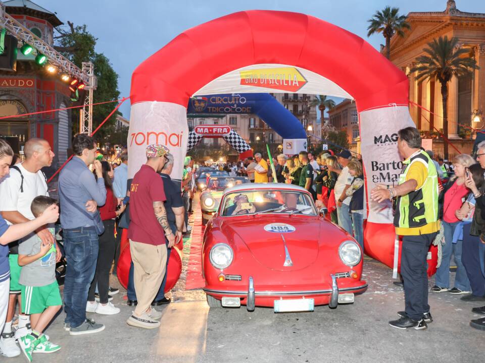 Immagine 40/50 di Porsche 356 B 1600 Super Karmann-Hardtop (1961)